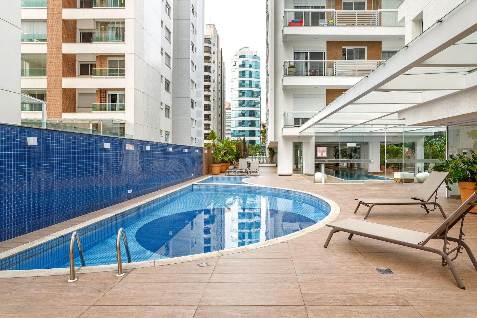 De Luxo Com Piscina No Centro